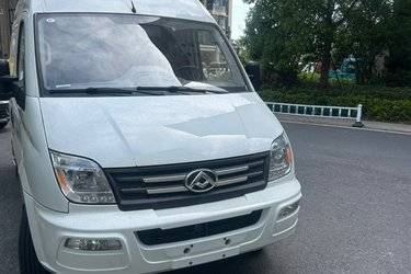 二手上汽大通V80 2024款 城配王 125马力 2.0T柴油 3座 短轴中顶封闭货车(国六)二手封闭货车前驱图片