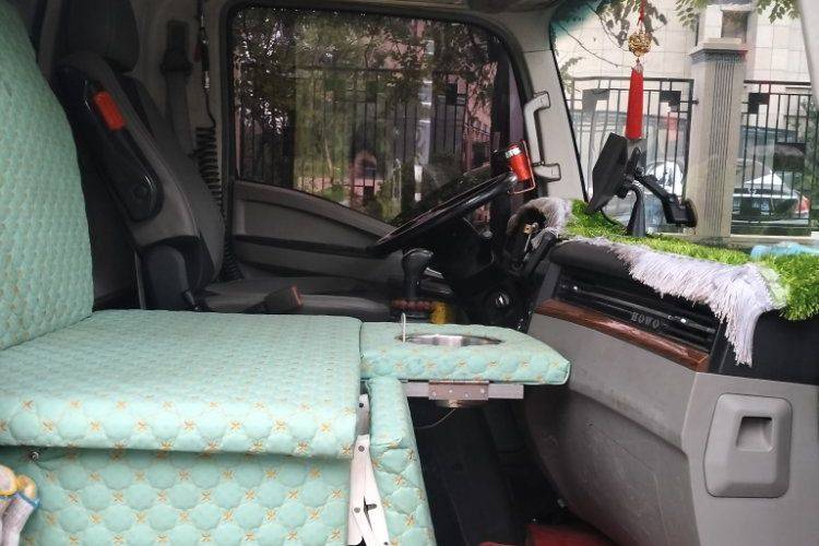 二手重汽HOWO轻卡 155马力 载货车