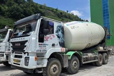 二手上汽红岩 杰狮 390马力 8X4 6方混凝土搅拌车(国五) 前四后八 上菲红二手搅拌车