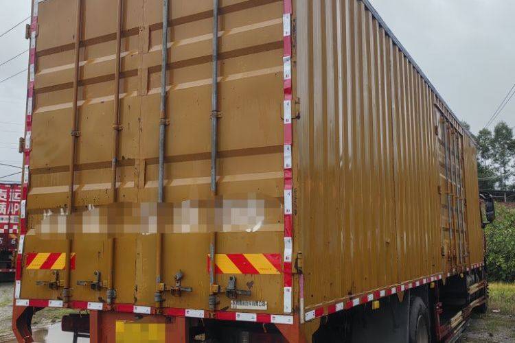 东风柳汽乘龙 290马力 载货车