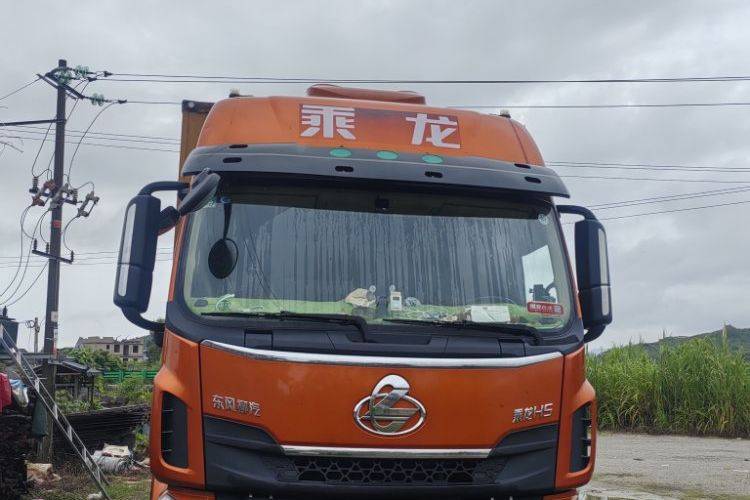 东风柳汽乘龙 290马力 载货车
