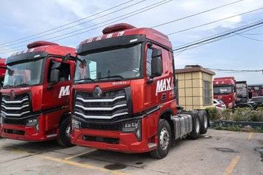 二手中国重汽 HOWO Max重卡 480马力 6X4牵引车(国六) 双驱 潍柴二手牵引车 黄牌图片