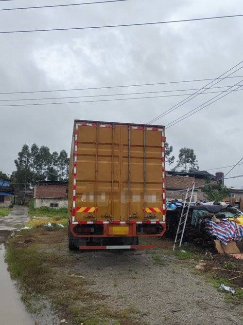 东风柳汽乘龙 290马力 载货车