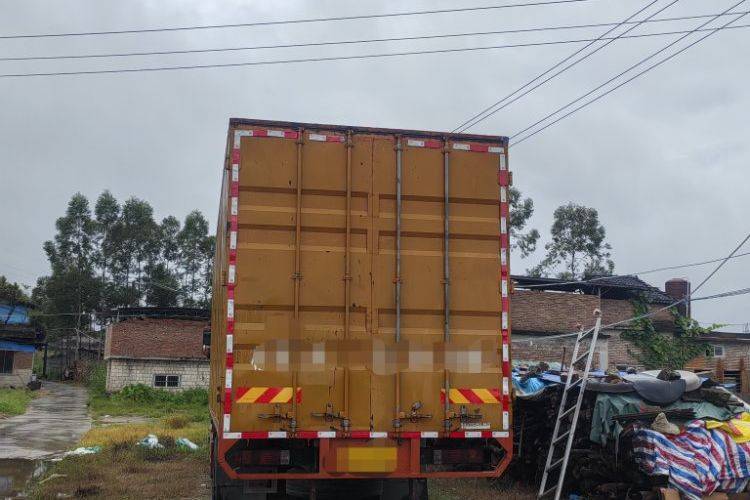东风柳汽乘龙 290马力 载货车