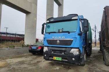 二手中国重汽 HOWO TX EV重卡 25T 6X4纯电动牵引车400.66kWh  二手电动卡车电动牵引车