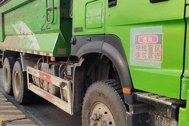 二手中国重汽 HOWO T6G重卡 380马力 6X4 5.6米自卸车(国五) 后八轮 中国重汽二手自卸车 黄牌图片