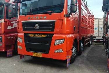 二手中国重汽 汕德卡SITRAK G7重卡 480马力 8X4 9.52米仓栅式载货车(国五) 前四后八 中国重汽二手载货车 黄牌图片