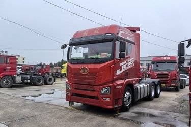 二手青岛解放 JH6重卡 领航版2.0 550马力 6X4 AMT自动挡牵引车(国六) 双驱 潍柴二手牵引车 黄牌