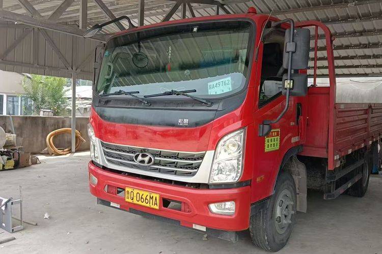 二手现代商用车 170马力 载货车