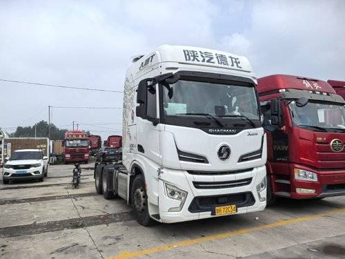 陕汽重卡 560马力 牵引车