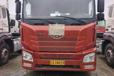 二手青岛解放 JH6?重卡 生活舱版 560马力 6X4 AMT自动挡牵引车(国六) 双驱 一汽二手牵引车 黄牌图片