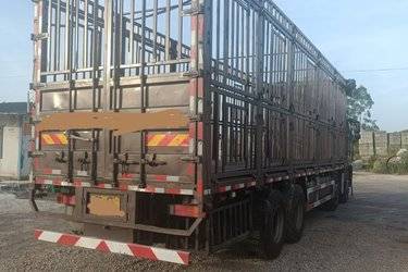 二手一汽解放 新J6P重卡 绿通版 460马力 8X4 9.5米仓栅式载货车(国五) 前四后八 锡柴二手载货车 黄牌