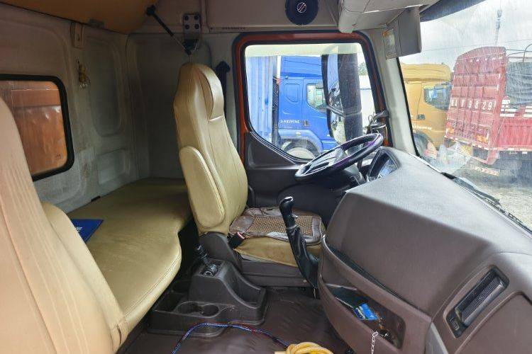 二手东风柳汽乘龙 290马力 载货车
