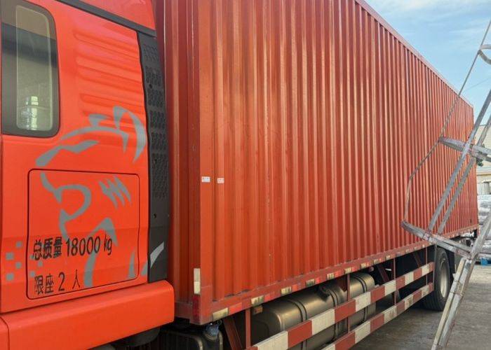 二手重汽汕德卡 270马力 载货车