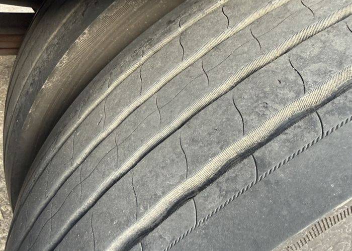 二手重汽汕德卡 270马力 载货车