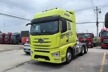 二手一汽解放 J7重卡 经典版 660马力 6X4 AMT自动档牵引车(国六)(3.417速比)(国六) 双驱 锡柴二手牵引车 黄牌图片