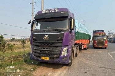 二手东风柳汽 乘龙H5重卡 轻量化版 430马力 6X4牵引车(国五) 双驱 潍柴二手牵引车 黄牌图片