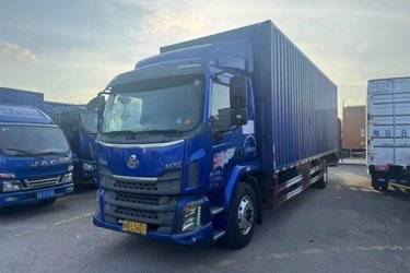 二手东风柳汽 乘龙M3中卡 180马力 4X2 7.65米厢式载货车(国五) 单桥 康明斯二手载货车 黄牌图片