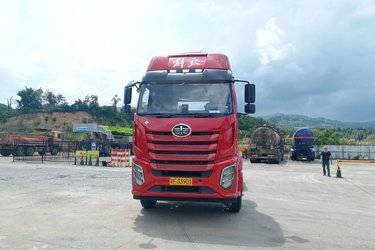 二手一汽解放 J6G 460马力 6X4 危险品牵引车(国六) 双驱 锡柴二手牵引车 黄牌图片