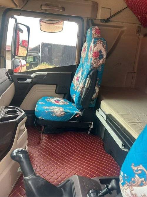青岛解放 460马力 载货车