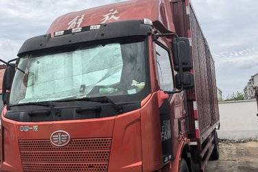 二手一汽解放 J6L中卡 180马力 4X2 5.2米排半厢式载货车(国五) 单桥 一汽解放二手载货车 黄牌图片