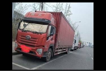二手青岛解放 JK6中卡 300马力 4X2 9.78米厢式载货车(国六) 单桥 一汽解放二手载货车 黄牌图片