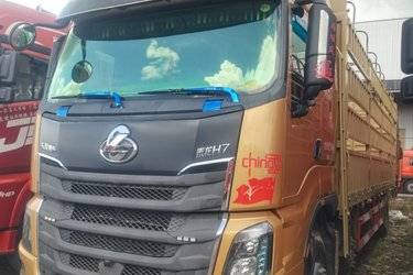 二手东风柳汽 乘龙H7重卡 330马力 6X2 9.7米仓栅式载货车(国五) 前四后四 玉柴二手载货车 黄牌图片