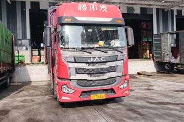 二手江淮 格尔发A5X重卡 240马力 4X2 6.8米仓栅式载货车(国五) 单桥 锡柴二手载货车 黄牌图片