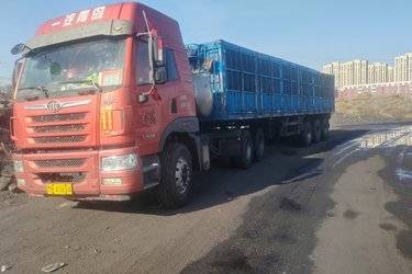 二手青岛解放 悍V重卡 336马力 6X4 LNG牵引车(国五) 双驱 潍柴二手牵引车 黄牌图片