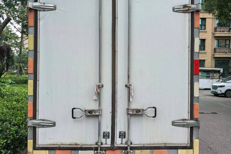 二手东风小霸王 113马力 载货车