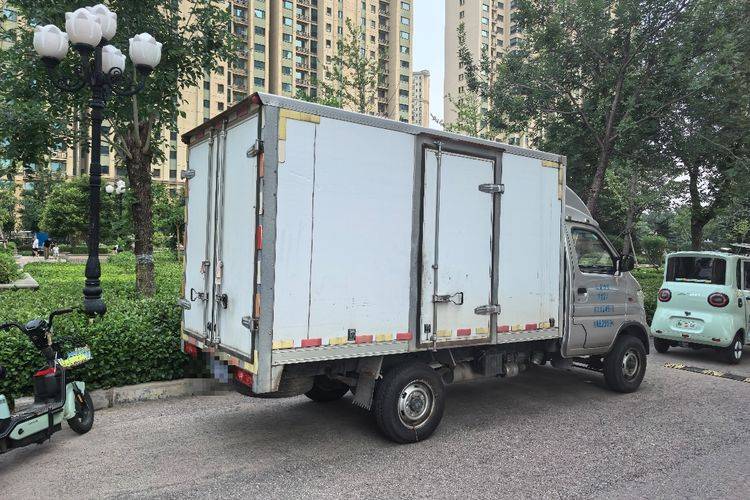 二手东风小霸王 113马力 载货车
