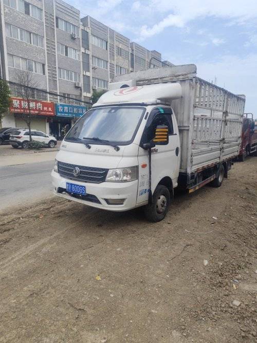 东风小霸王 123马力 载货车