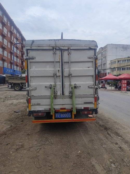 东风小霸王 123马力 载货车