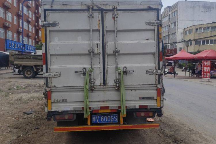 东风小霸王 123马力 载货车