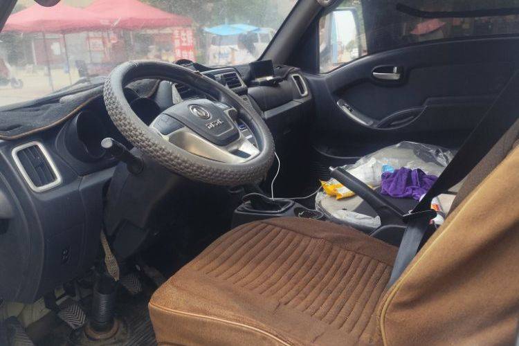 东风小霸王 123马力 载货车