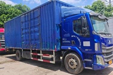 二手东风柳汽 新乘龙M3中卡 185马力 4X2 7.8米厢式载货车(国五) 单桥 玉柴二手载货车 黄牌图片