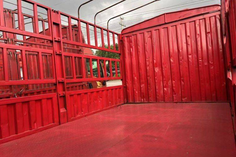 二手中国重汽成都商用车 160马力 载货车