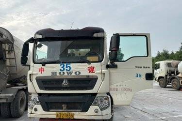 二手中国重汽成都商用车 V7-X 31T 8X4 8方换电式纯电动混凝土搅拌车282kWh 前四后八 潍柴二手搅拌车