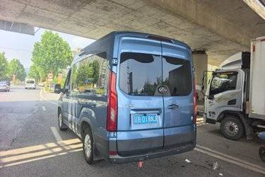 二手上汽大通 V90 2019款 2.0T 148马力 6座 手动 短轴距中顶轻客(国六)二手封闭货车前驱图片