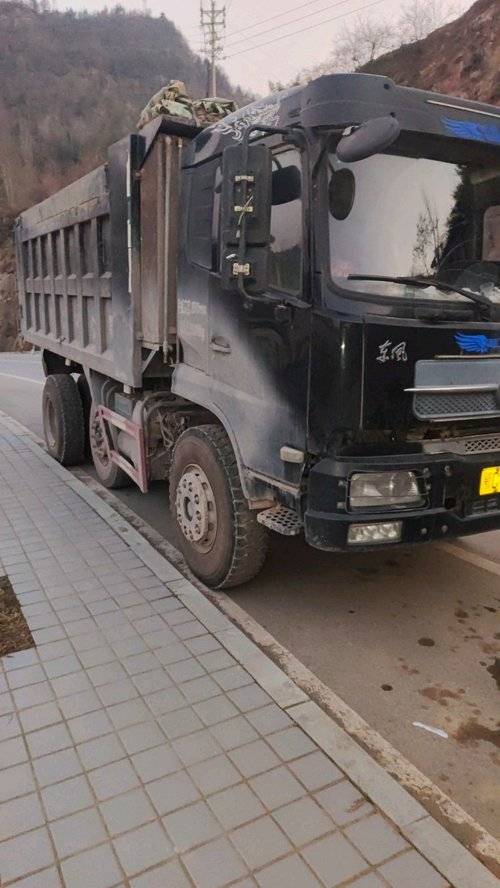 东风新疆 245马力 自卸车
