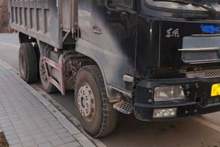 东风新疆 245马力 自卸车