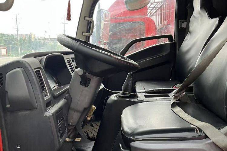 二手中国重汽成都商用车 160马力 载货车