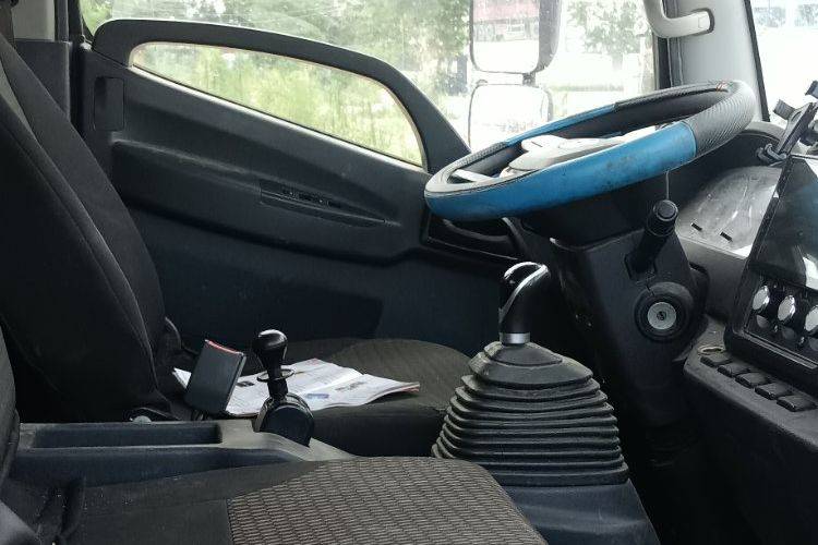 二手一汽解放轻卡 130马力 载货车