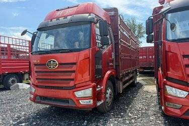 二手一汽解放 J6L中卡 2020款 领航版 240马力 4X2 6.75米仓栅式载货车(国五) 单桥 大柴二手载货车 黄牌