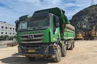 二手上汽红岩 杰狮C500重卡 超重载版 450马力 8X4 9.5米自卸车(国五) 前四后八 重庆康明斯二手自卸车 黄牌