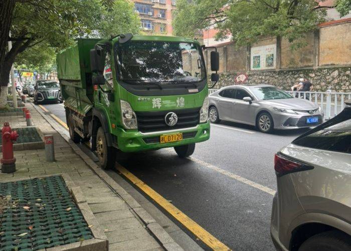 二手中国重汽成都商用车 160马力 自卸车