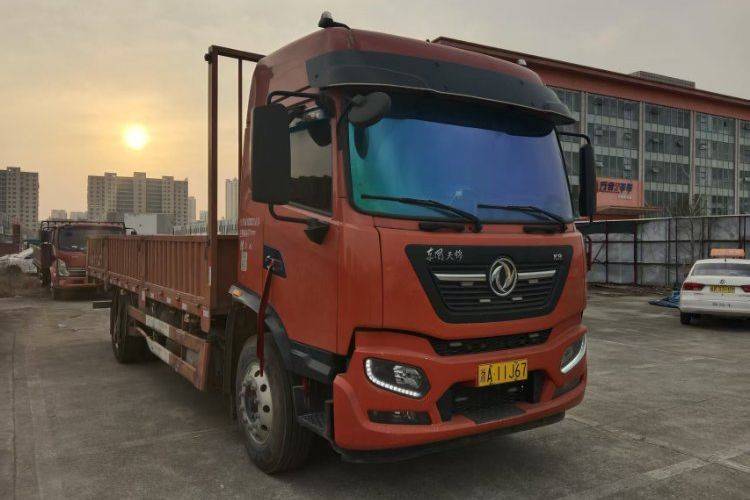 二手东风商用车 245马力 载货车