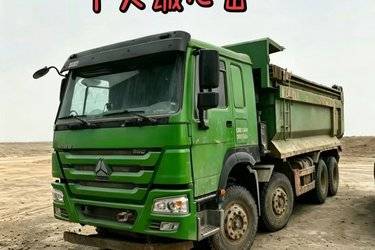 二手中国重汽 HOWO重卡 380马力 8X4 5.6米自卸车(国五) 前四后八 中国重汽二手自卸车 黄牌图片