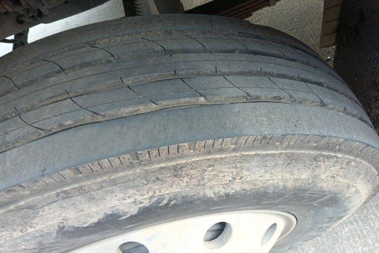 二手东风商用车 245马力 载货车