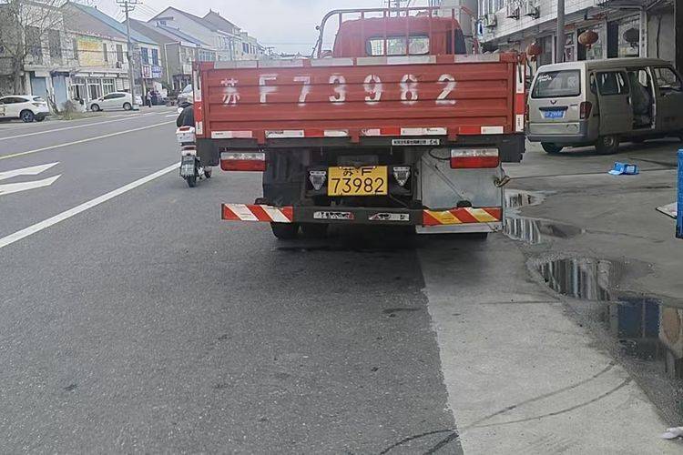 二手东风多利卡 160马力 载货车